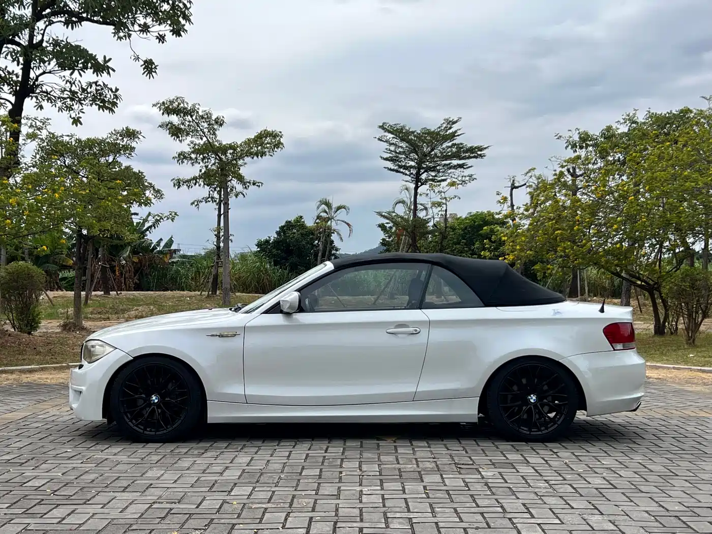 BMW 1 Series (Import) 2011 120i Convertible фото 4