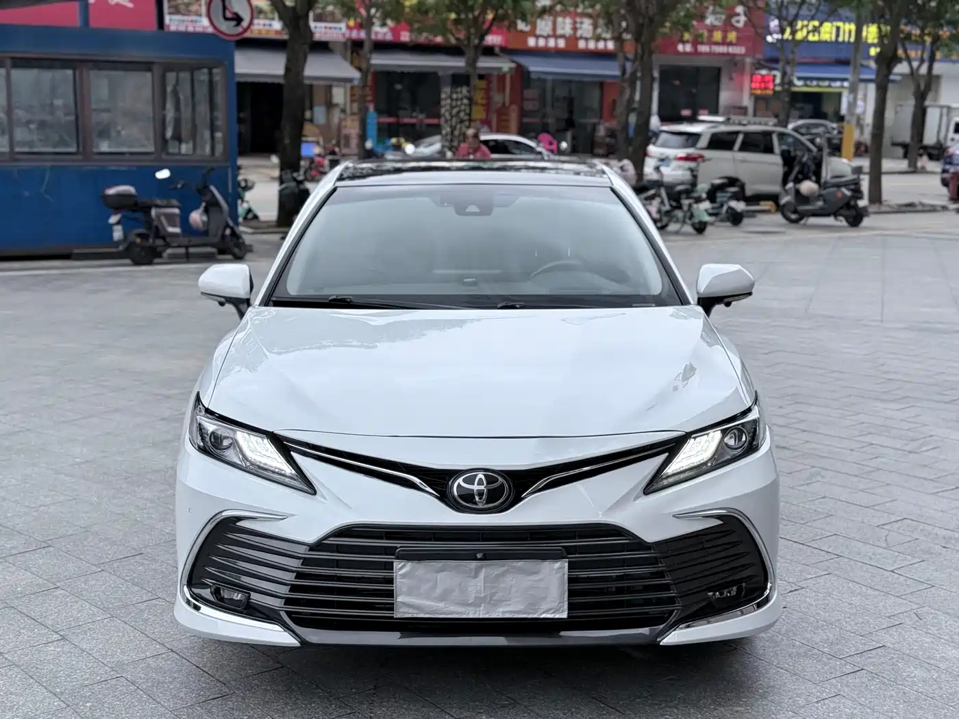 Toyota Camry 2023 2.5G Luxury Edition фото 2