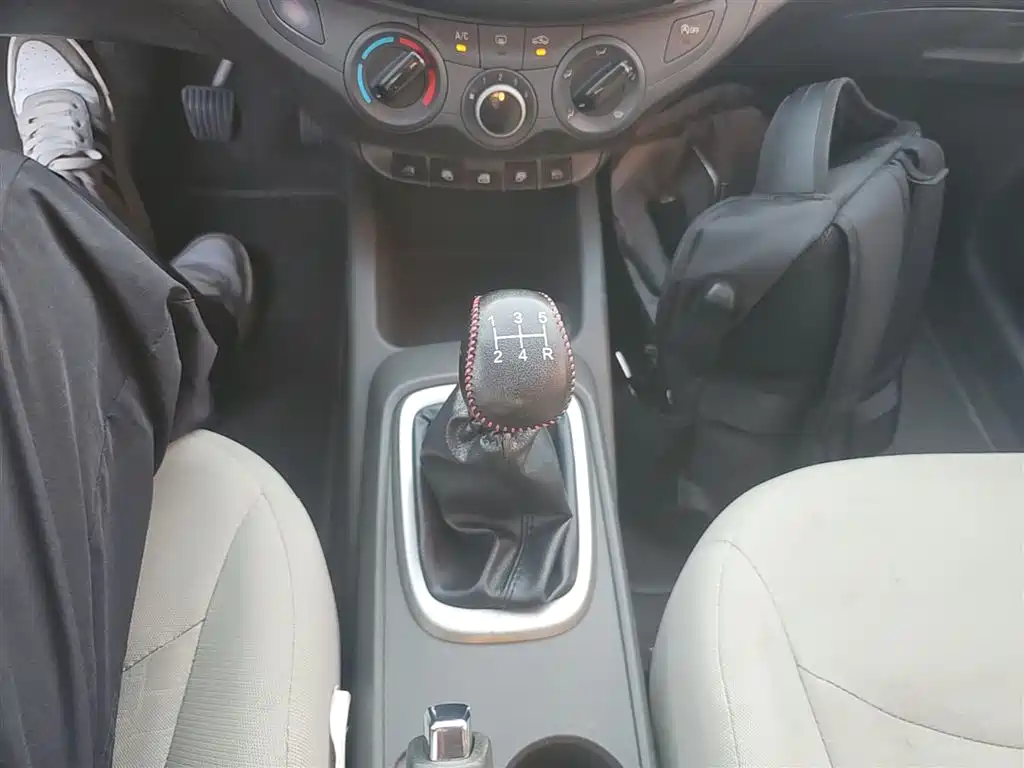 Chevrolet Sail 2015 Sail 3 1.3L Manual Ideal Edition фото 14