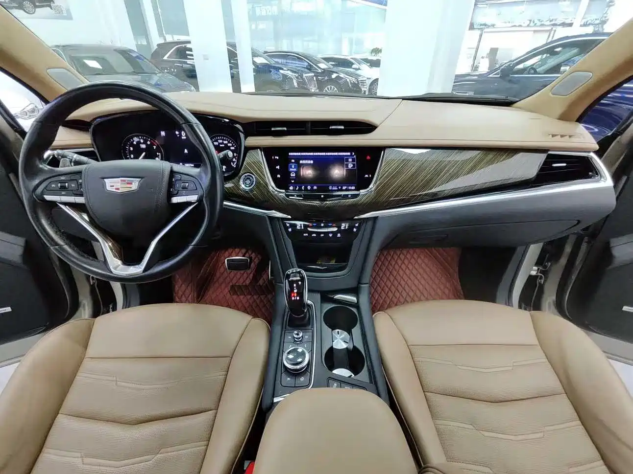 Фото 5 - Cadillac XT6