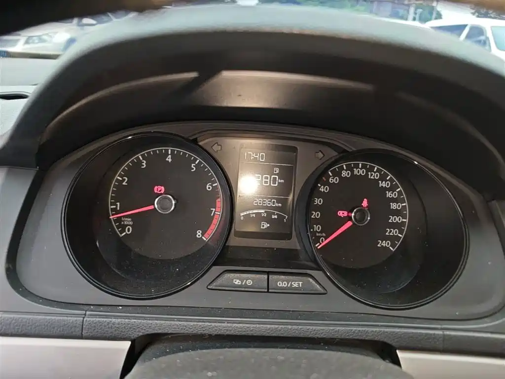 Volkswagen Lavida 2017 1.6L Manual Trend Edition фото 12