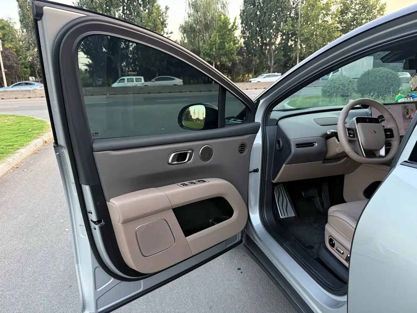 Photo 7 - Li Auto i6
