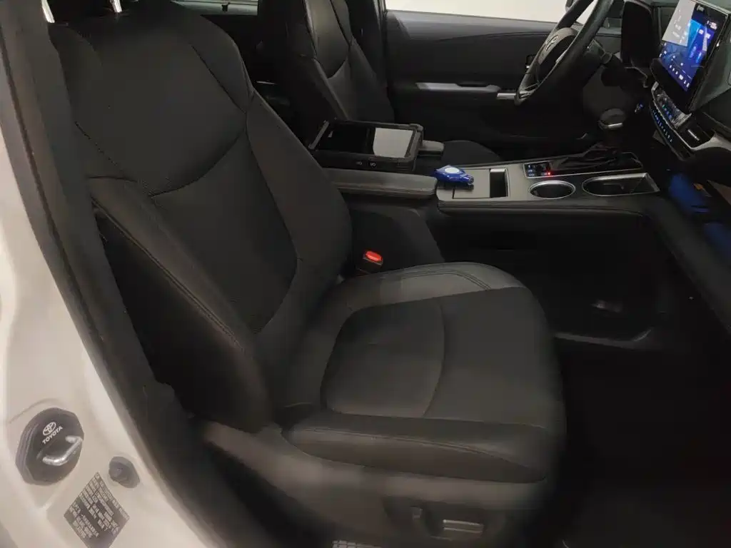 Фото 25 - Toyota Granvia