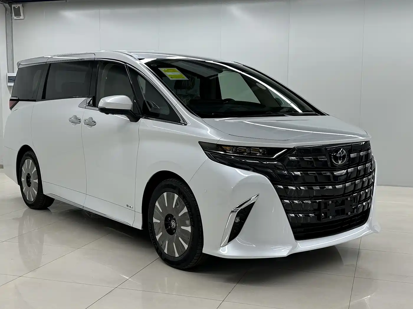 Toyota Alphard 2024 Hybrid 2.5L Ultimate Enjoyment Edition фото 2
