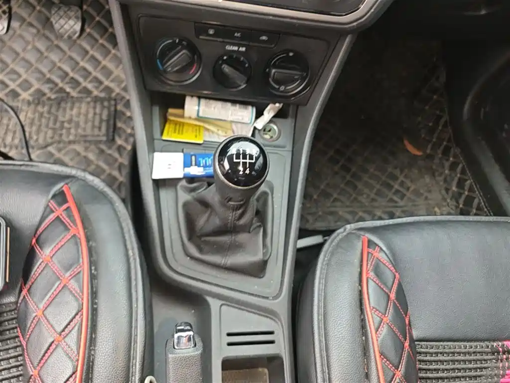 Volkswagen Lavida 2017 1.6L Manual Trend Edition фото 14
