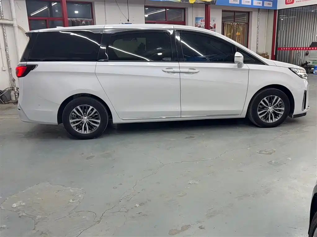 Buick GL8 2023 ES Landmaster Exclusive Harmony Edition фото 13