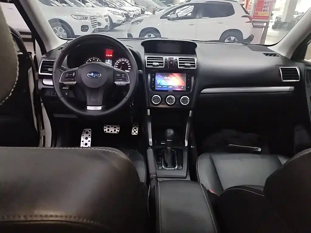 Subaru Forester 2015 2.0i Special Commemorative Edition фото 10