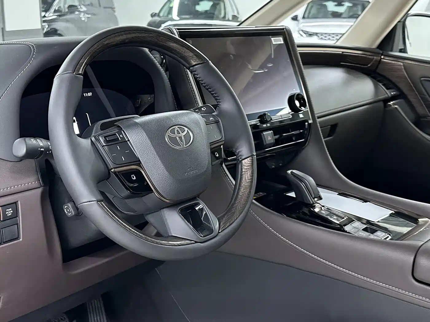 Toyota Alphard 2024 Hybrid 2.5L Ultimate Enjoyment Edition фото 6