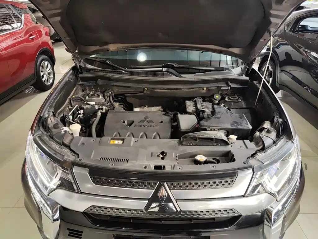 Photo 16 - Mitsubishi Outlander
