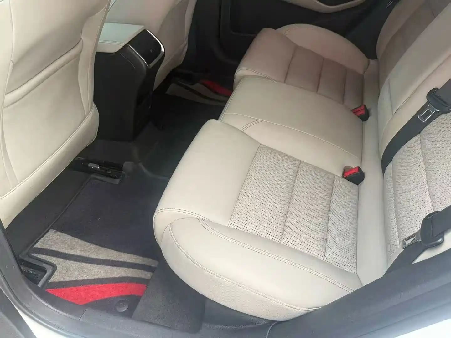 Фото 4 - Geely Binrui