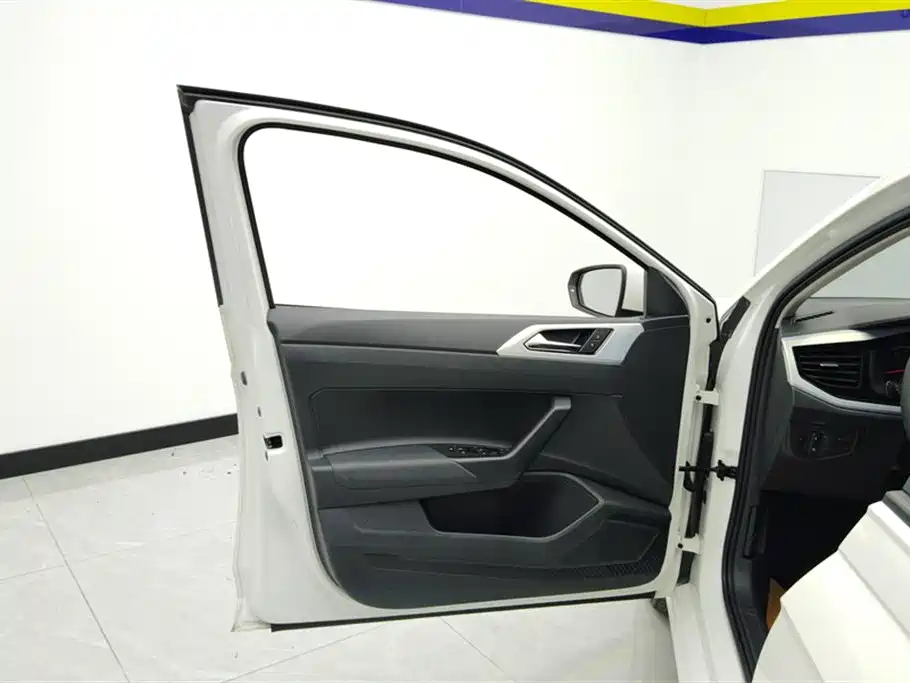 Volkswagen Polo 2021 Plus 1.5L Automatic Colorful Tech Edition фото 7
