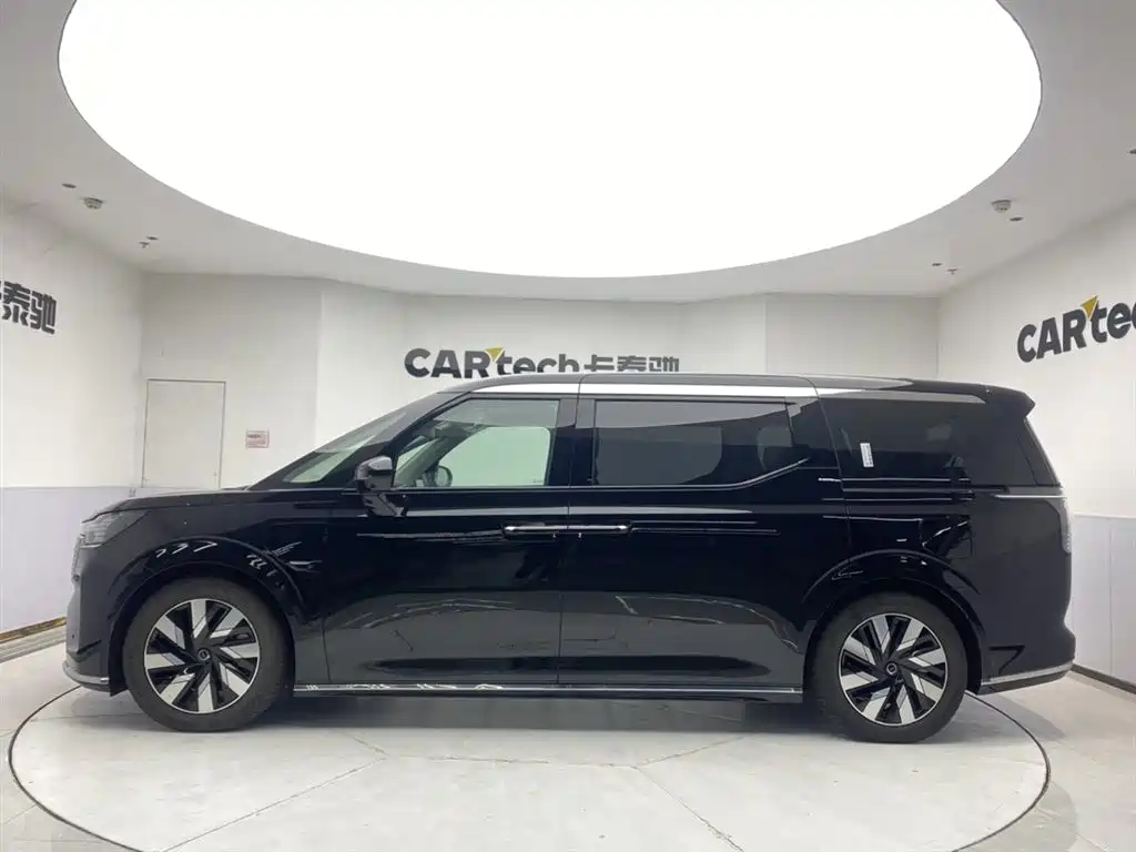 Volvo EM90 2026 2025 Ultra Six-Seater