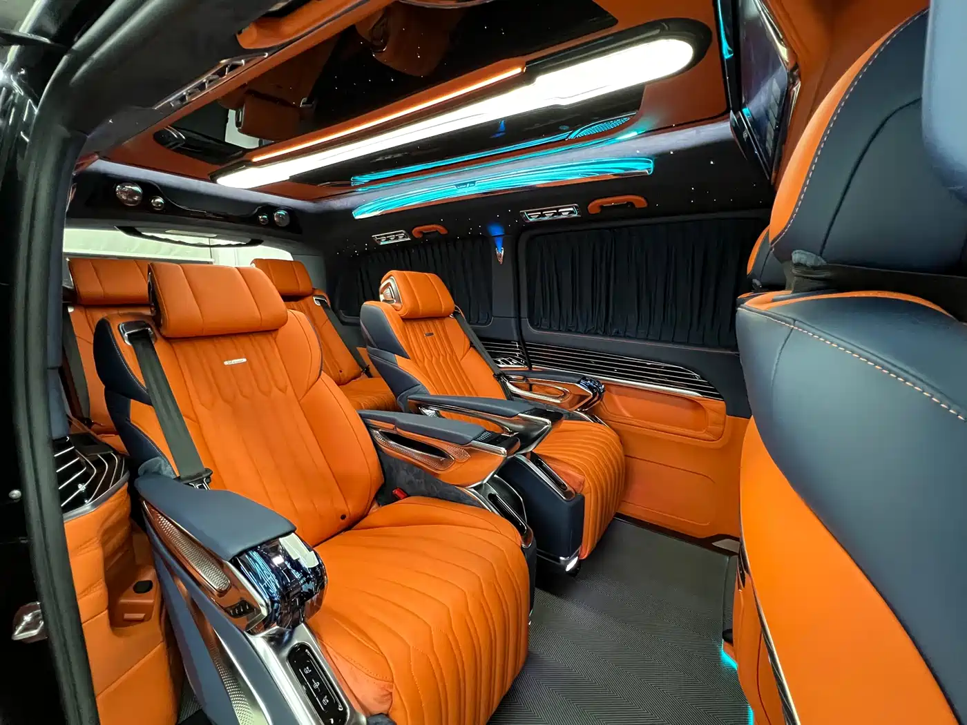 Mercedes-Benz V-Class 2024 V 300 L Long Wheelbase Premium фото 17