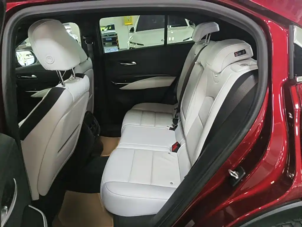 Фото 17 - Cadillac XT4