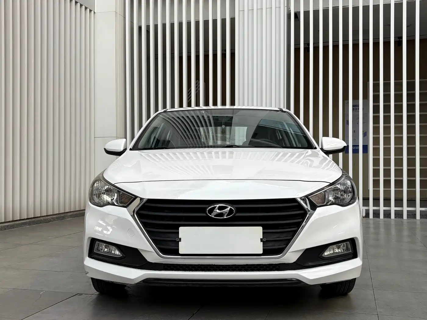 Hyundai Verna 2016 1.4L Manual Cool Edition GLS фото 2