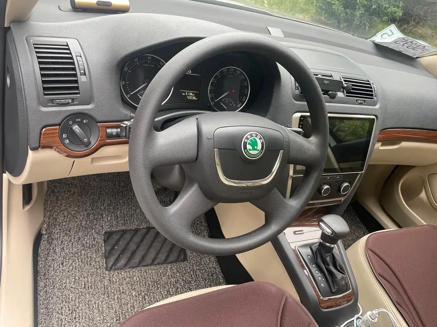 Škoda Octavia 2012 1.6L Auto Yijun Edition фото 5