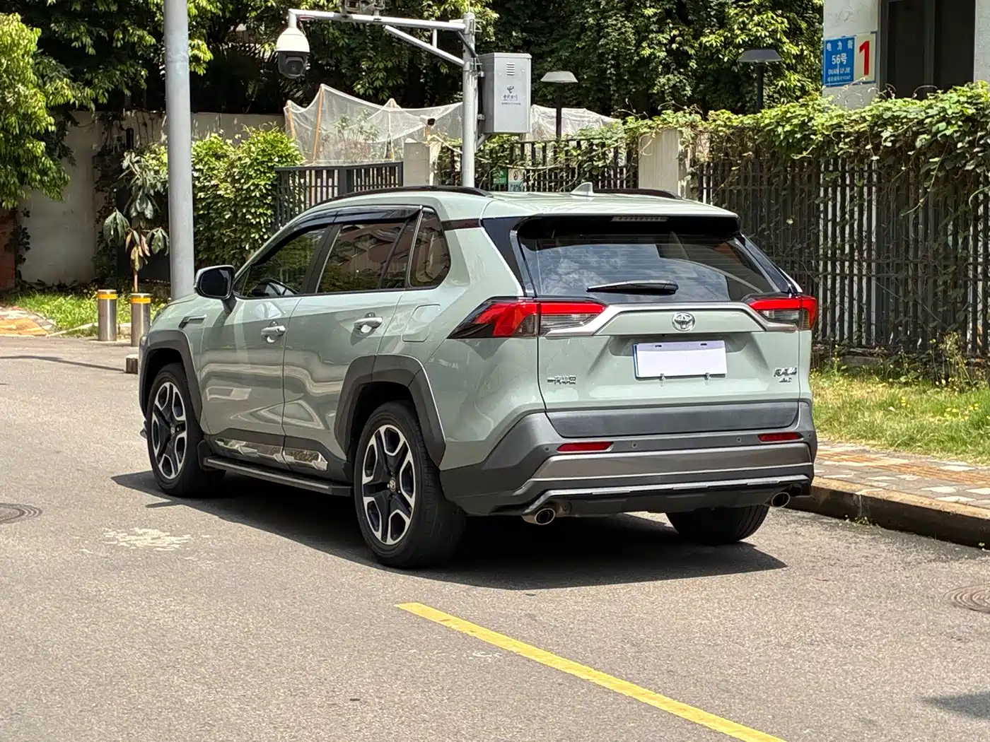 Toyota RAV4 Rongfang 2020 2.0L CVT 4WD Premium Edition фото 5