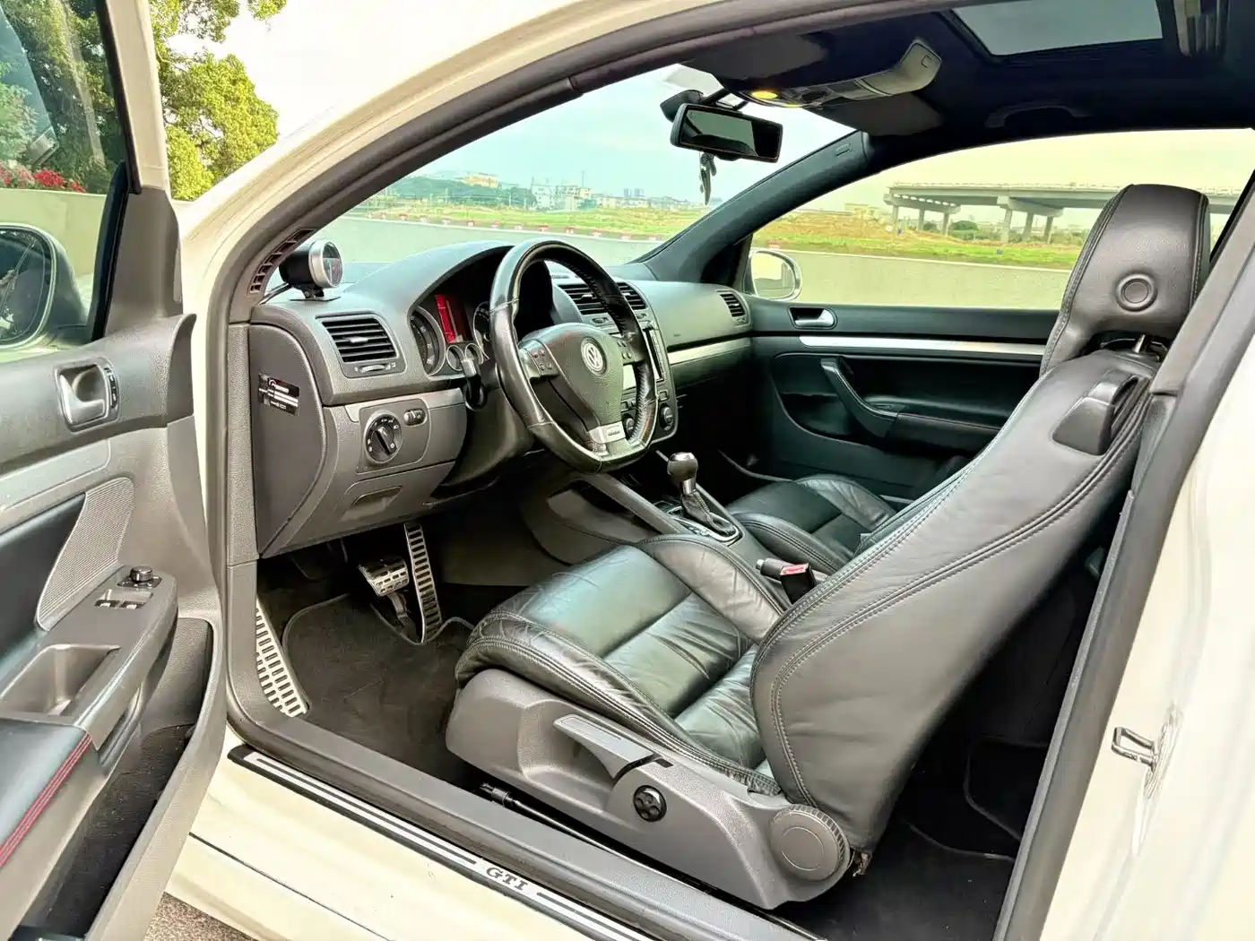 Volkswagen Golf (Import) 2006 GTI 2.0T 3-Door фото 7