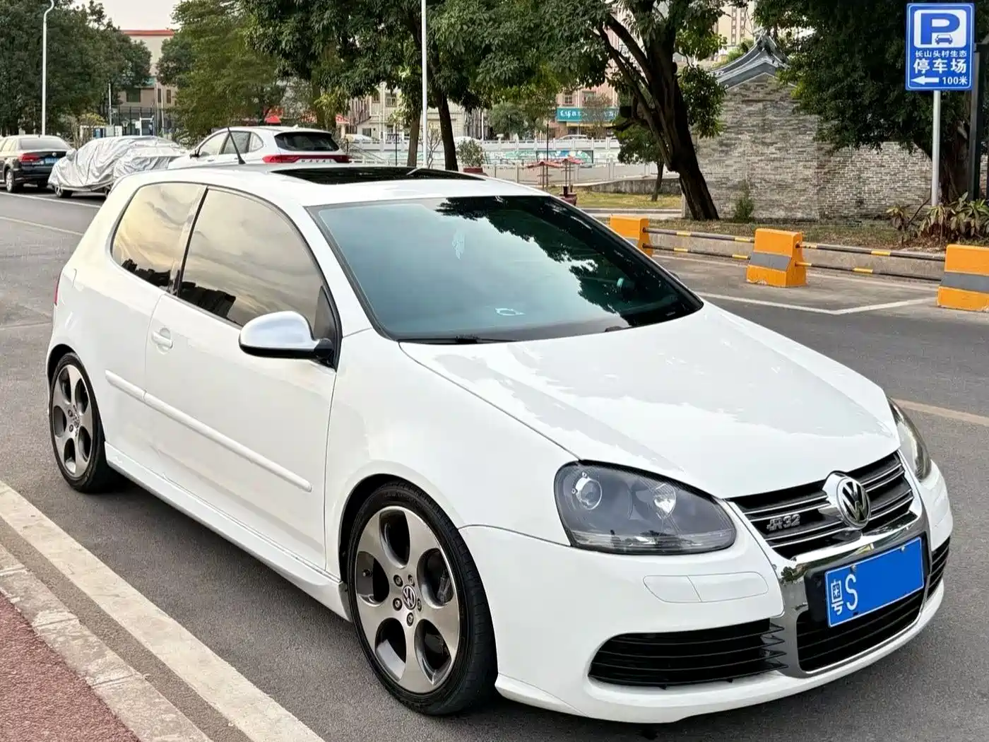 Volkswagen Golf (Import) 2006 GTI 2.0T 3-Door фото 3