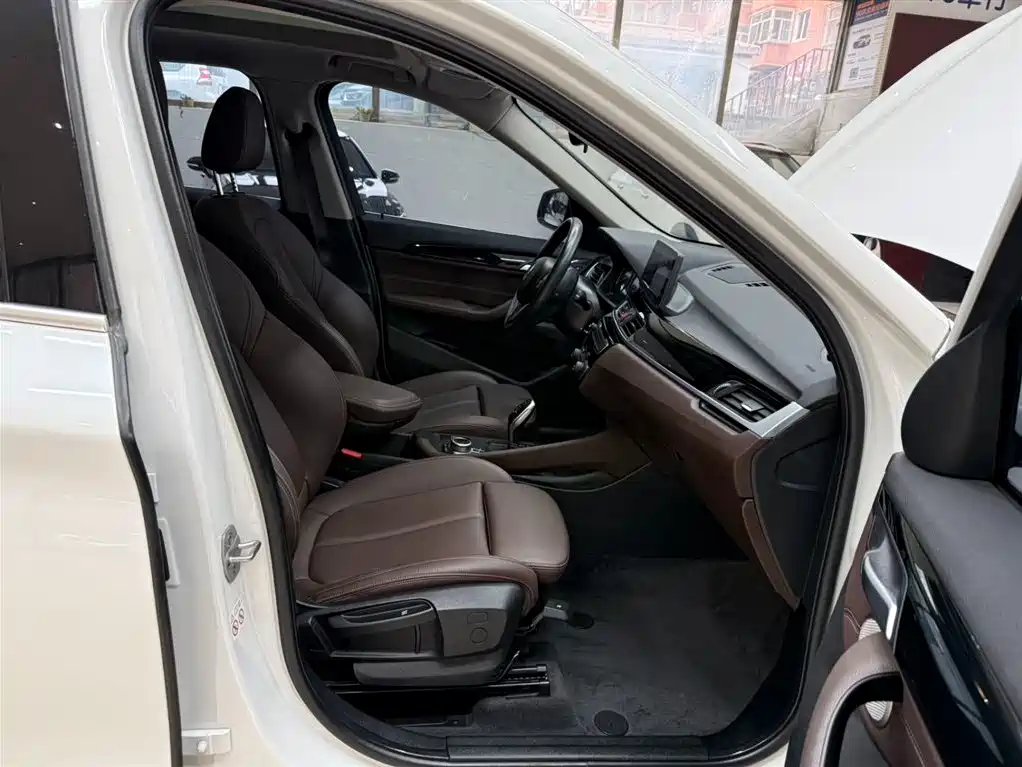 BMW X1 2022 sDrive20Li Fashion фото 12