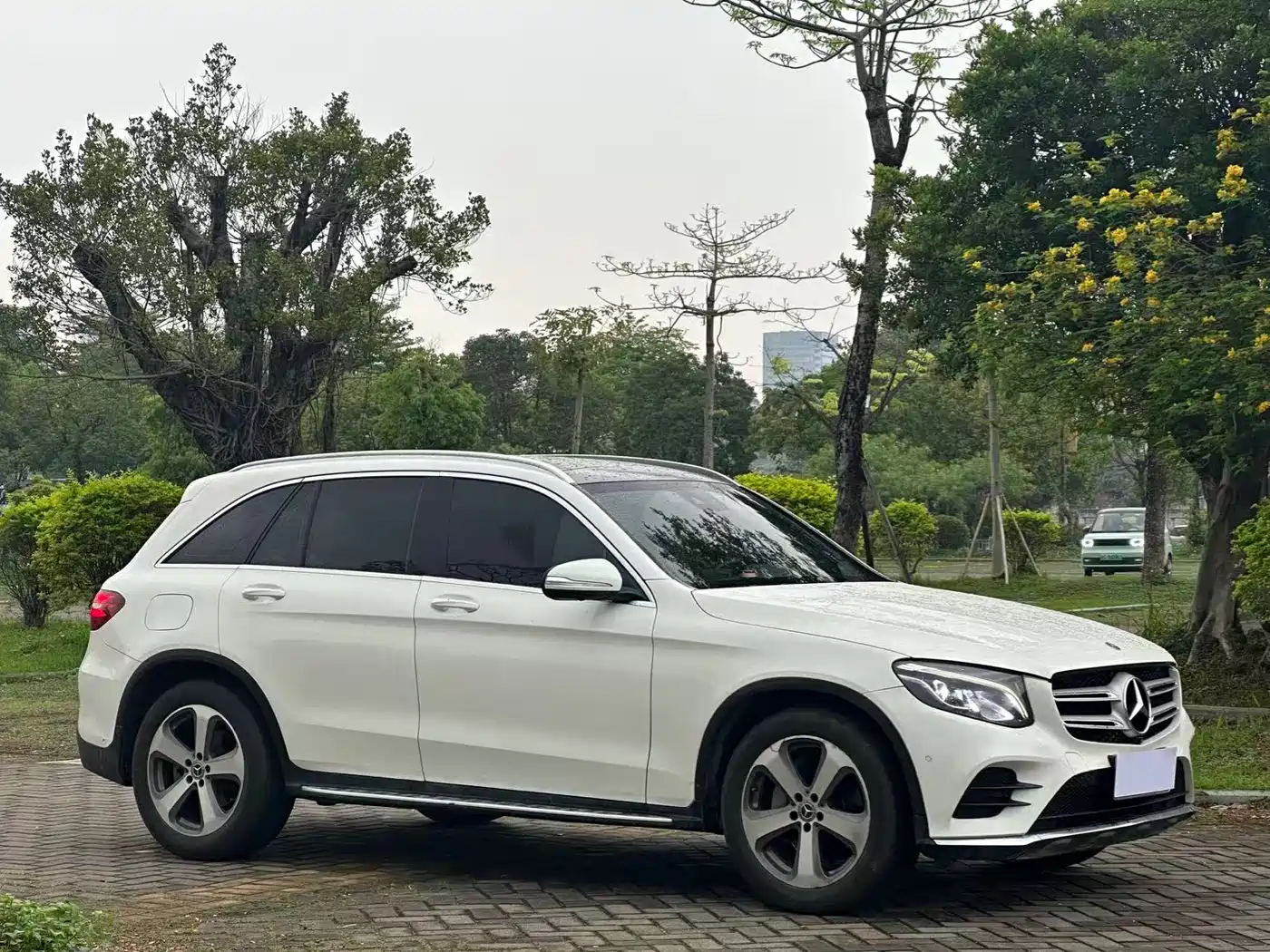 Mercedes-Benz GLC 2017 GLC 260 4MATIC Luxury фото 3