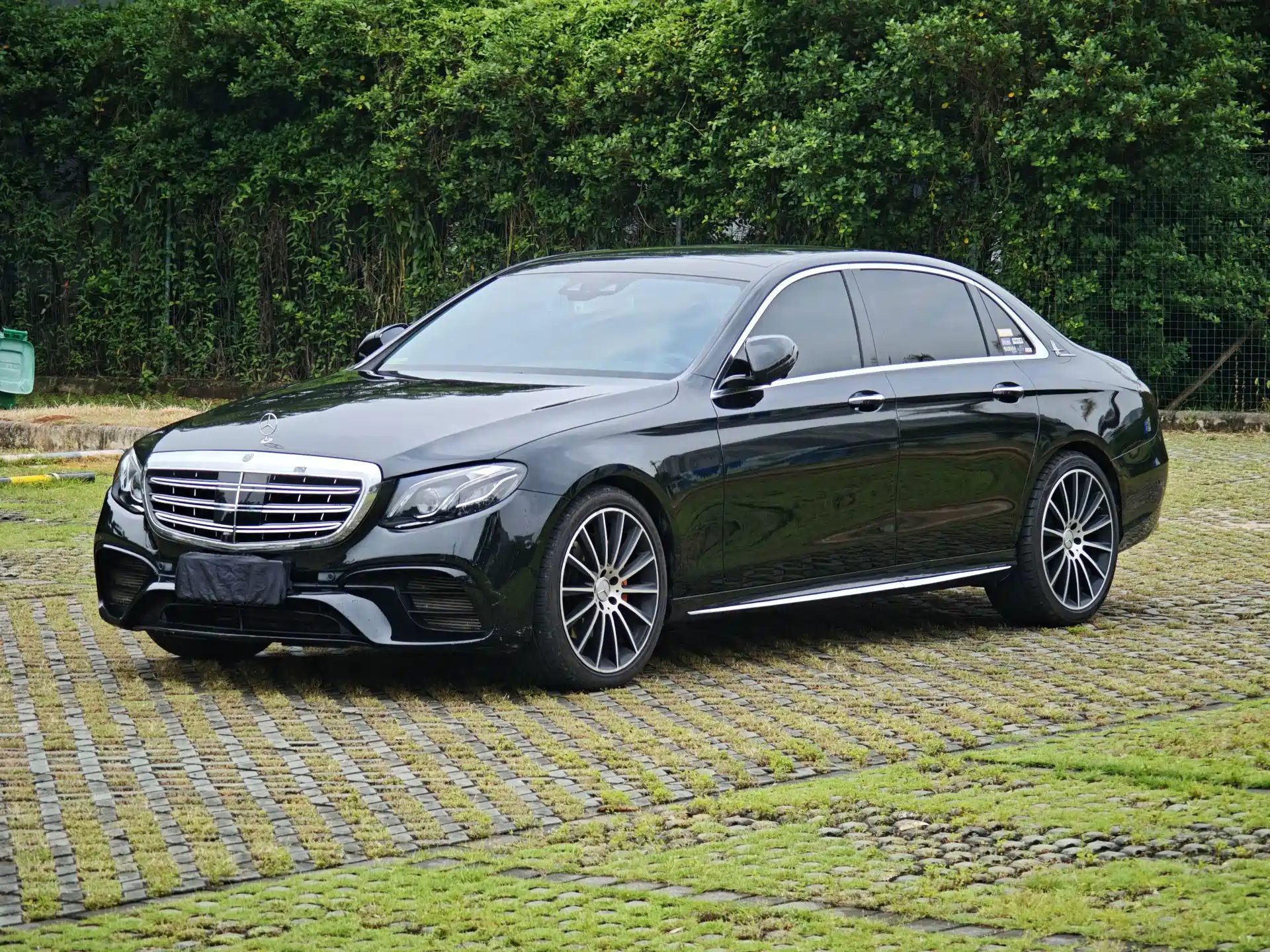 Photo 3 - Mercedes-Benz E-Class