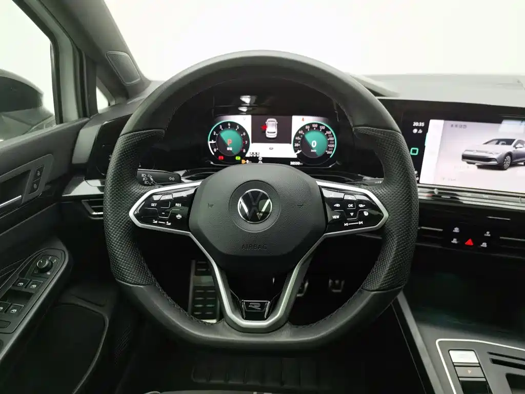 Photo 11 - Volkswagen Golf