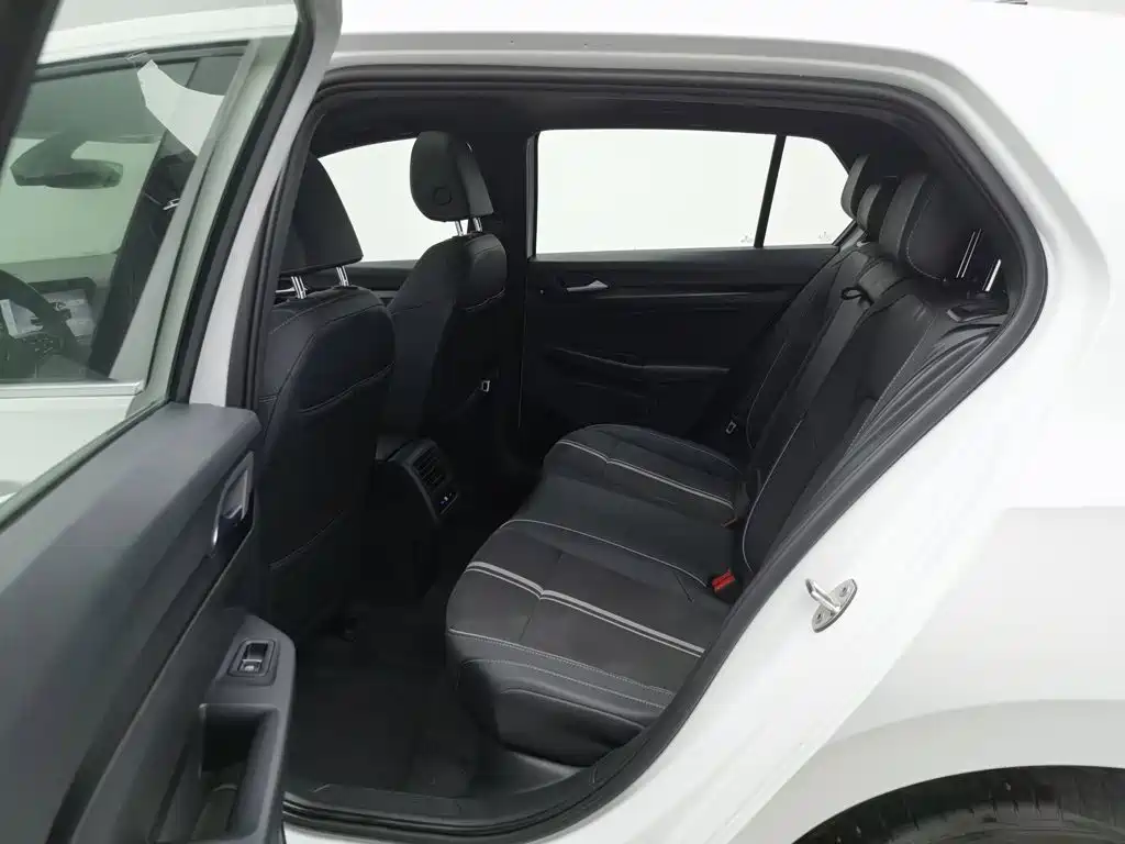 Photo 15 - Volkswagen Golf