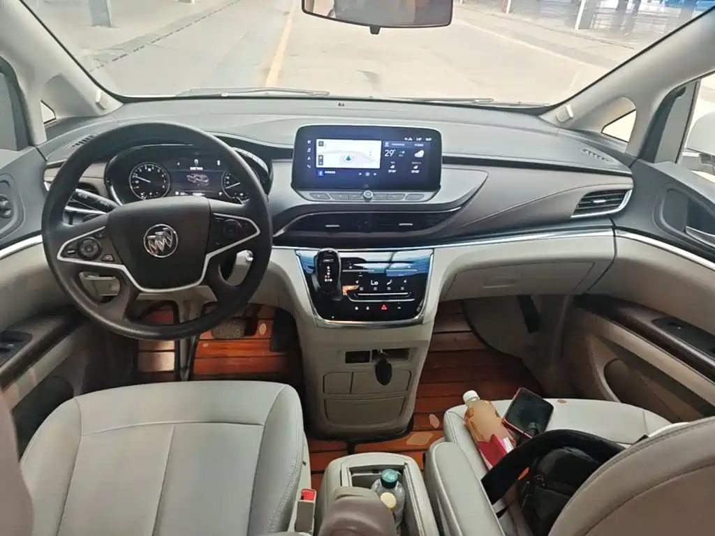 Photo 10 - Buick GL8