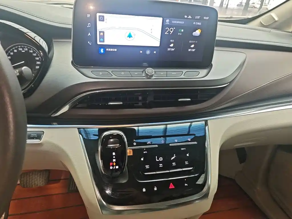 Photo 13 - Buick GL8