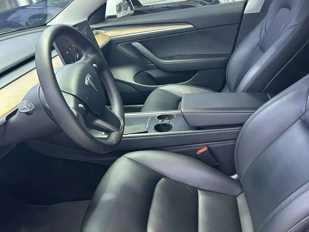 Фото 5 - Tesla Model 3