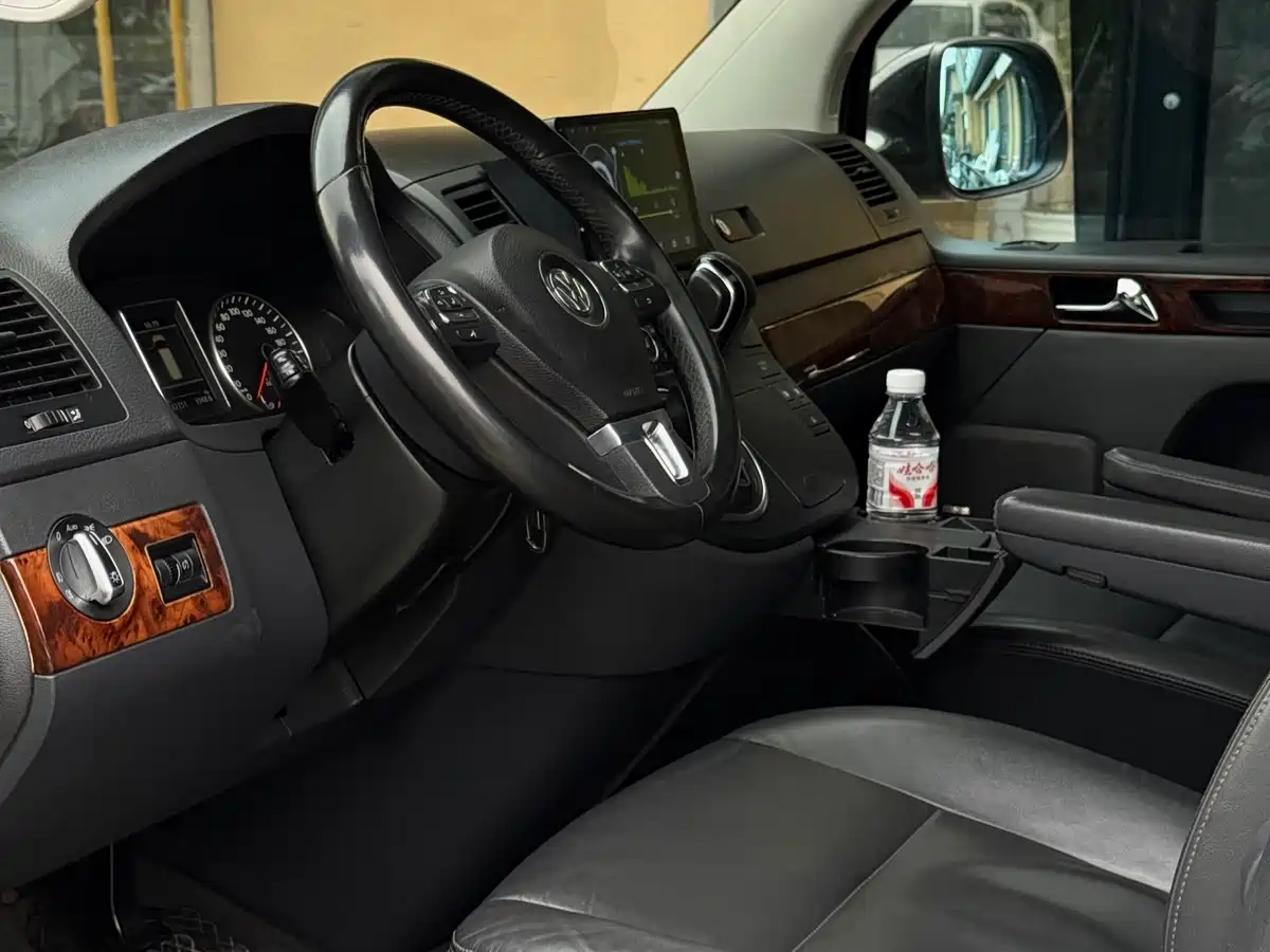 Volkswagen Multivan 2012 2.0TSI 2WD Luxury Edition фото 4