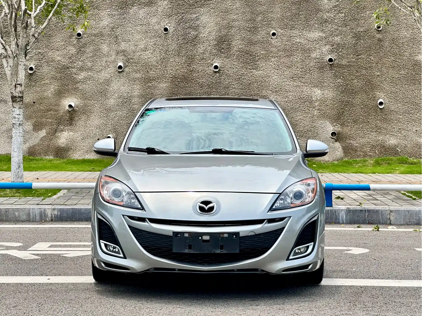 Mazda Mazda3 Axela 2013 2011 Sedan 2.0L Automatic Luxury