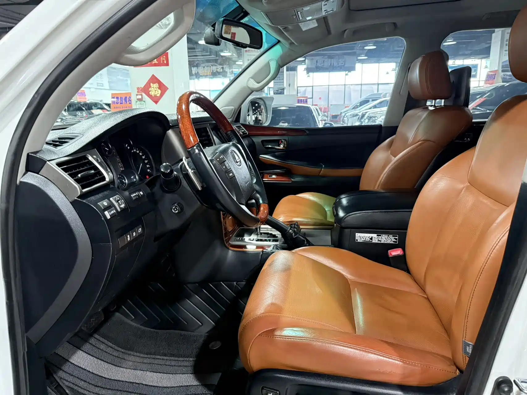 Photo 4 - Lexus LX