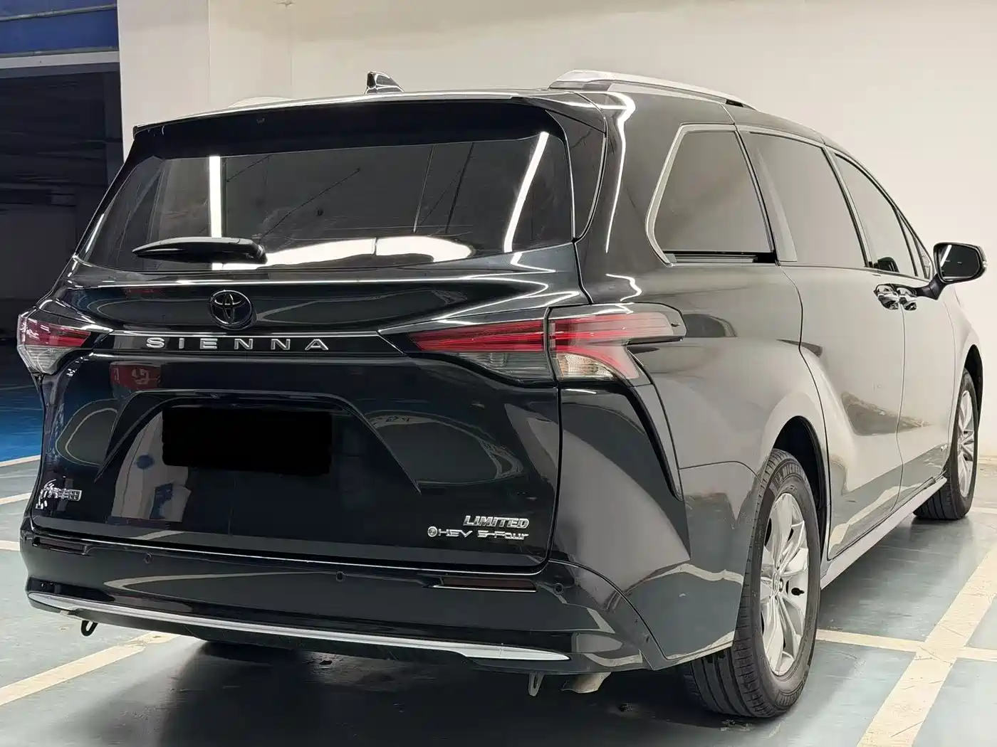 Toyota Sienna 2024 2.5L Hybrid 4WD Premium Edition фото 7