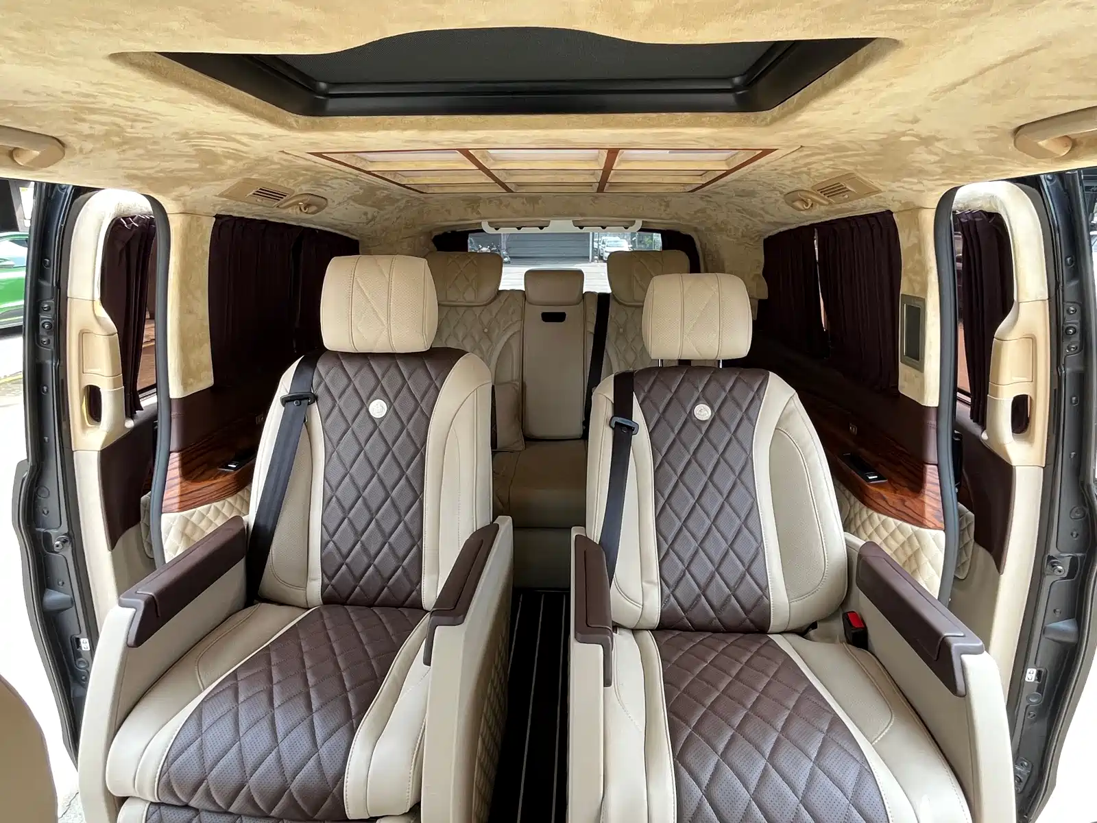 Фото 10 - Mercedes-Benz V-Class