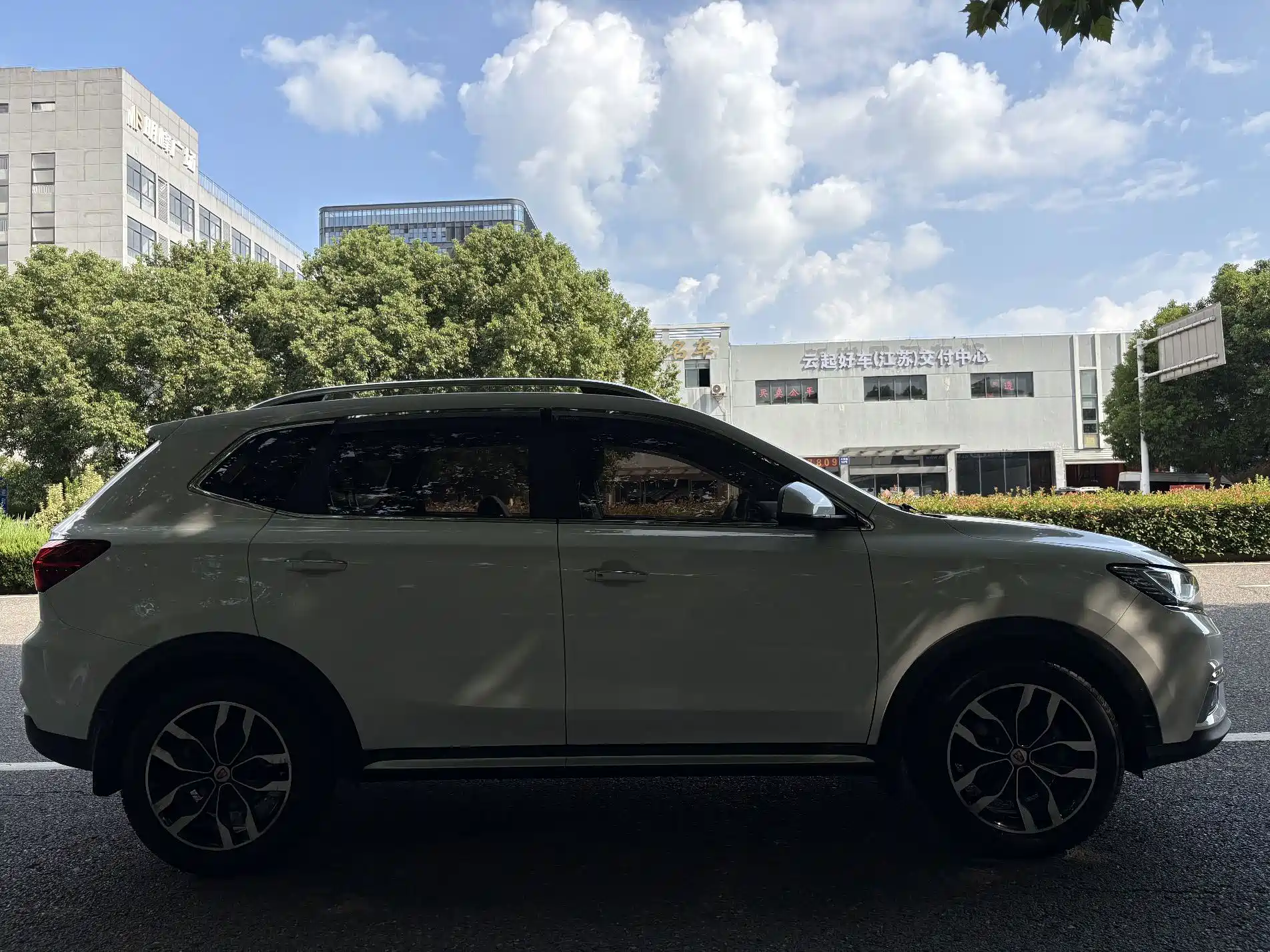 Фото 19 - Roewe RX5