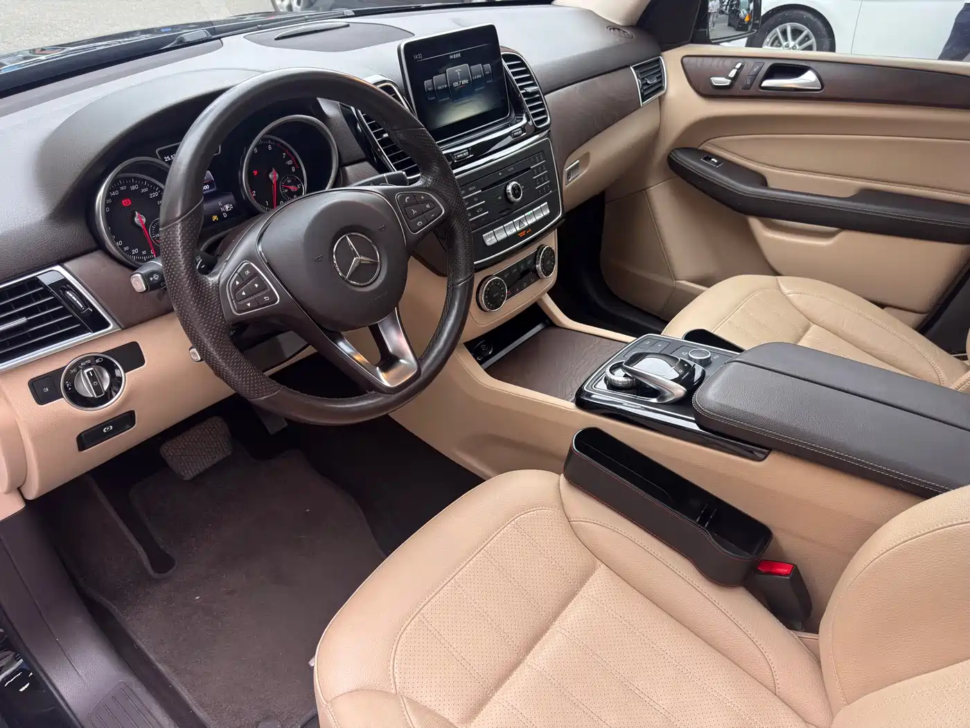 Mercedes-Benz GLE 2015 GLE 400 4MATIC фото 17