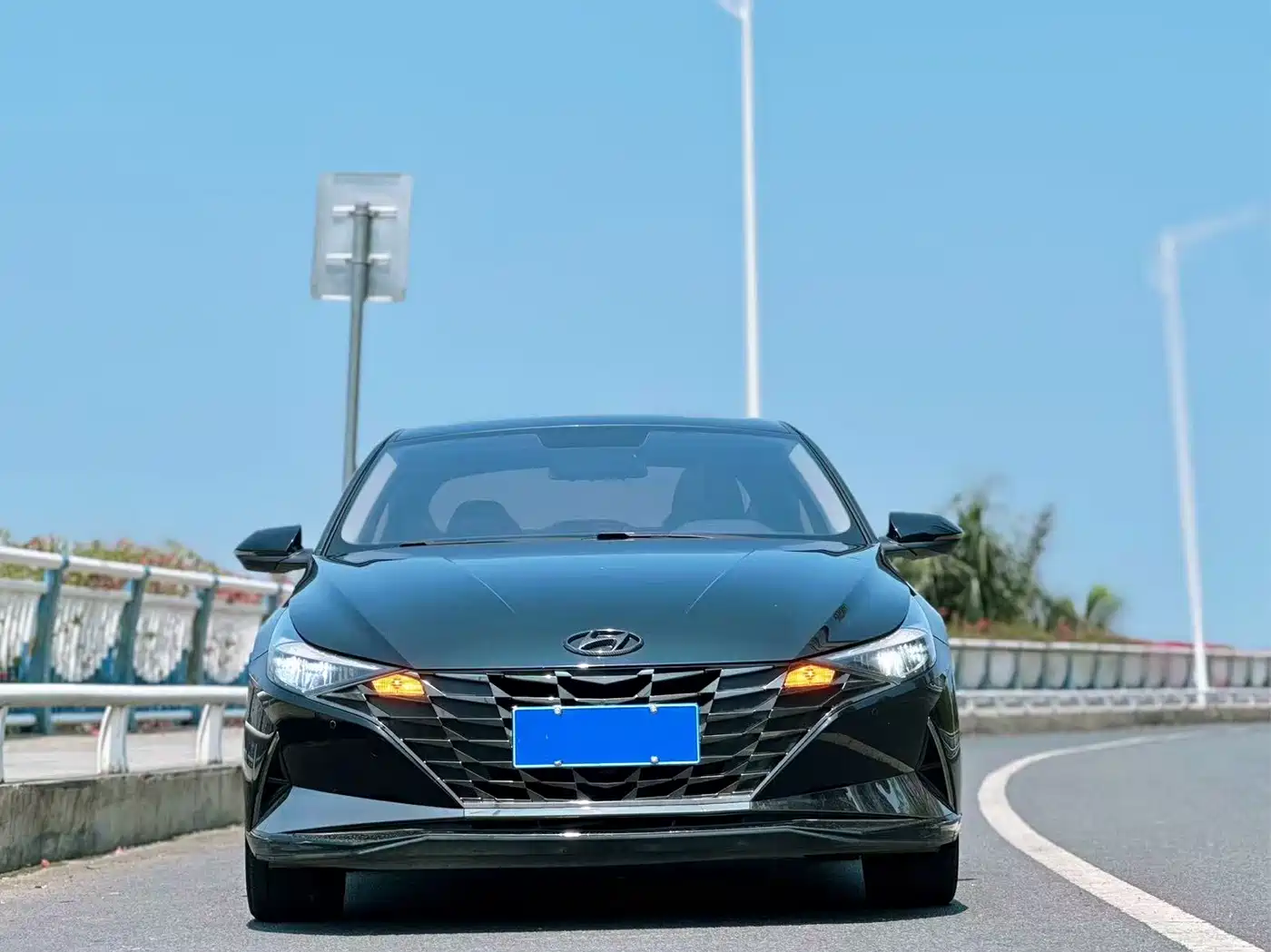 Hyundai Elantra 2021 1.5L CVT GLX Elite Edition фото 2