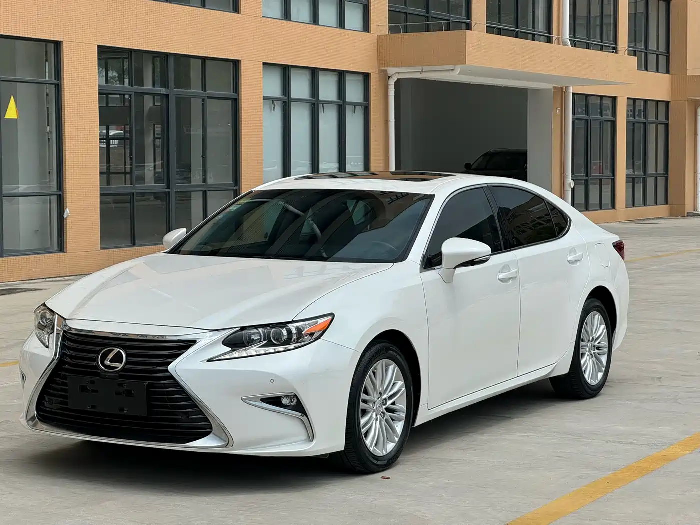 Lexus ES 2015 200 Elite Edition фото 3