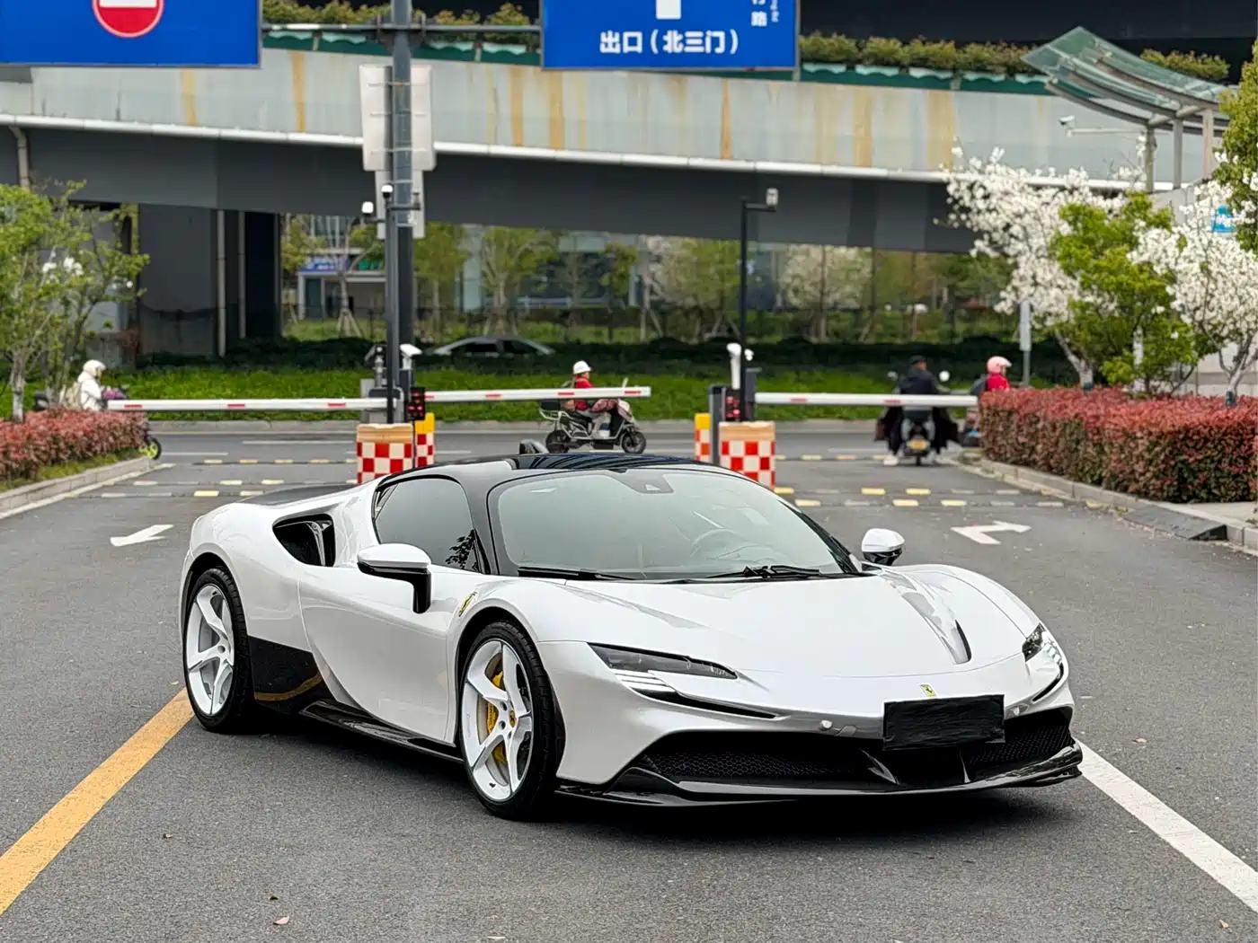 FERRARI SF90