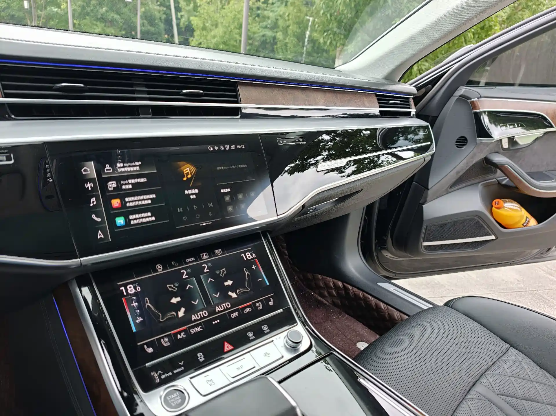 Фото 16 - Audi A8