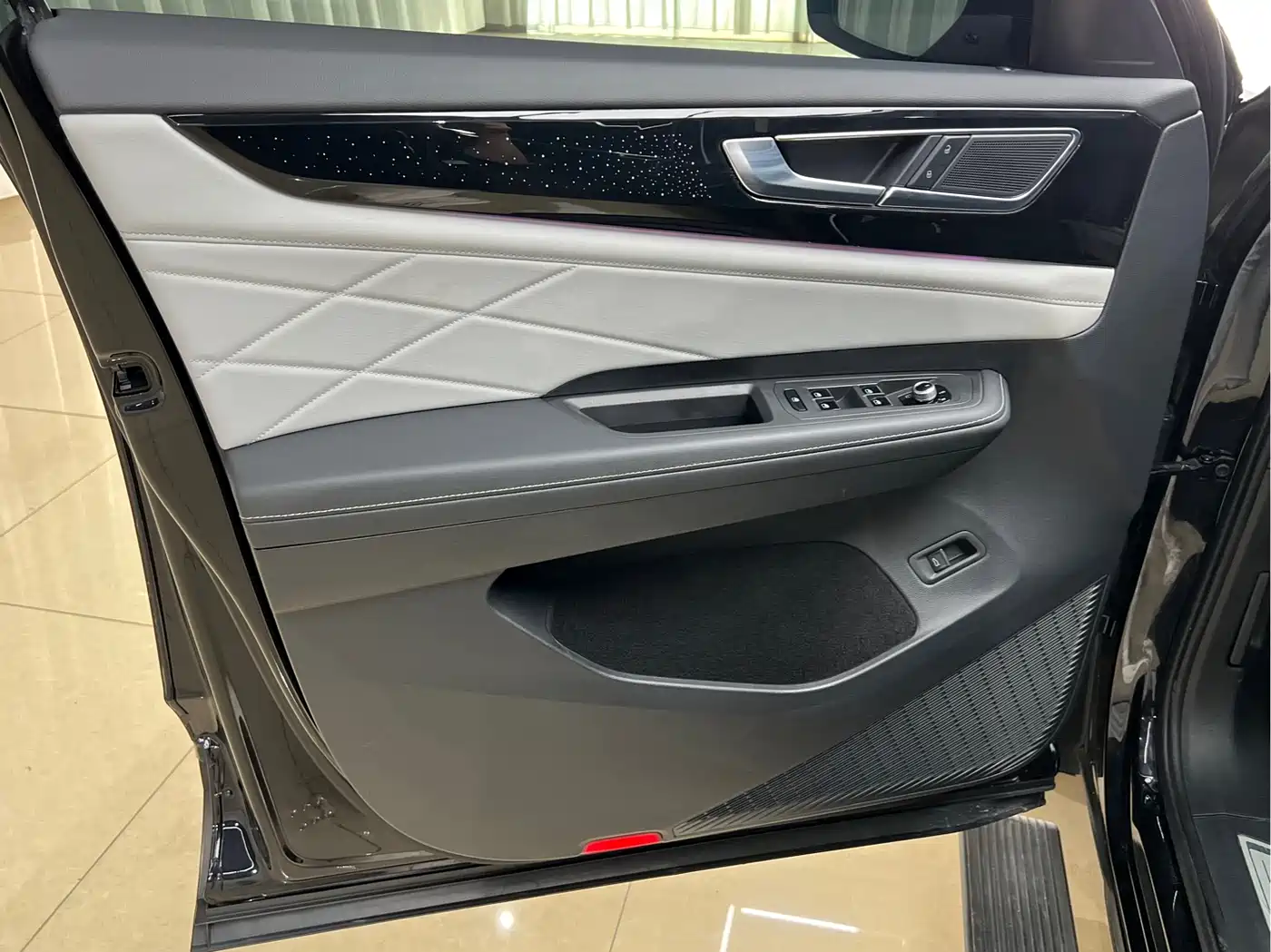 Volkswagen Teramont 2024 380TSI 4WD Prestige Luxury Edition фото 7