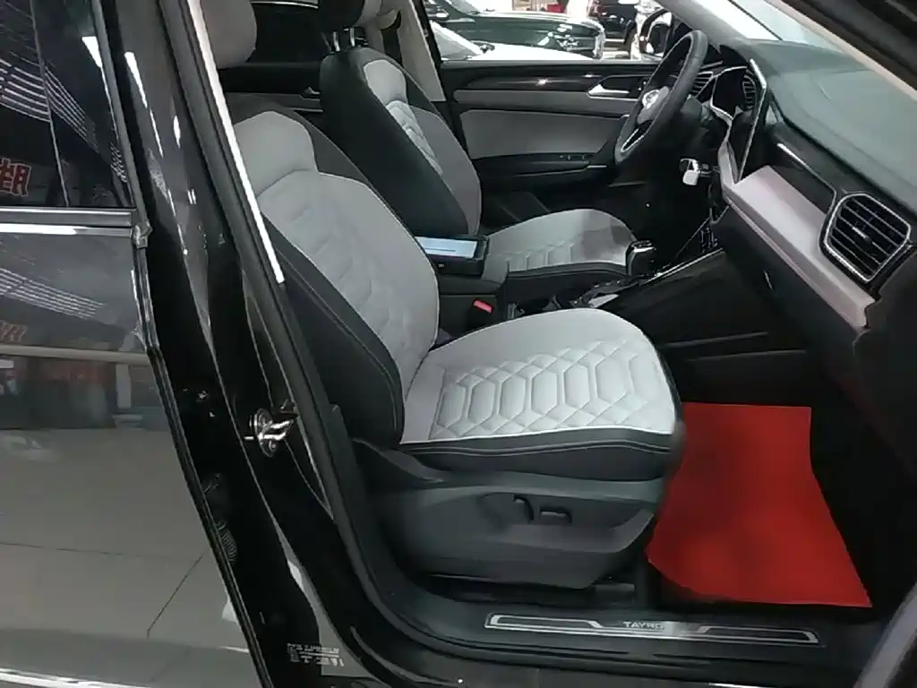 Volkswagen Tayron 2025 2024 330TSI 2WD Luxury Plus Advanced