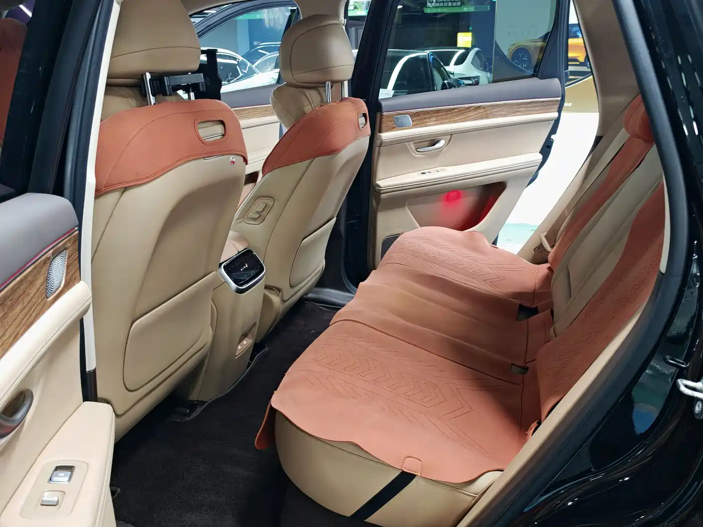 AITO Wenjie AITO M7 2024 1.5T Smart AWD Max Edition 5-Seater фото 11