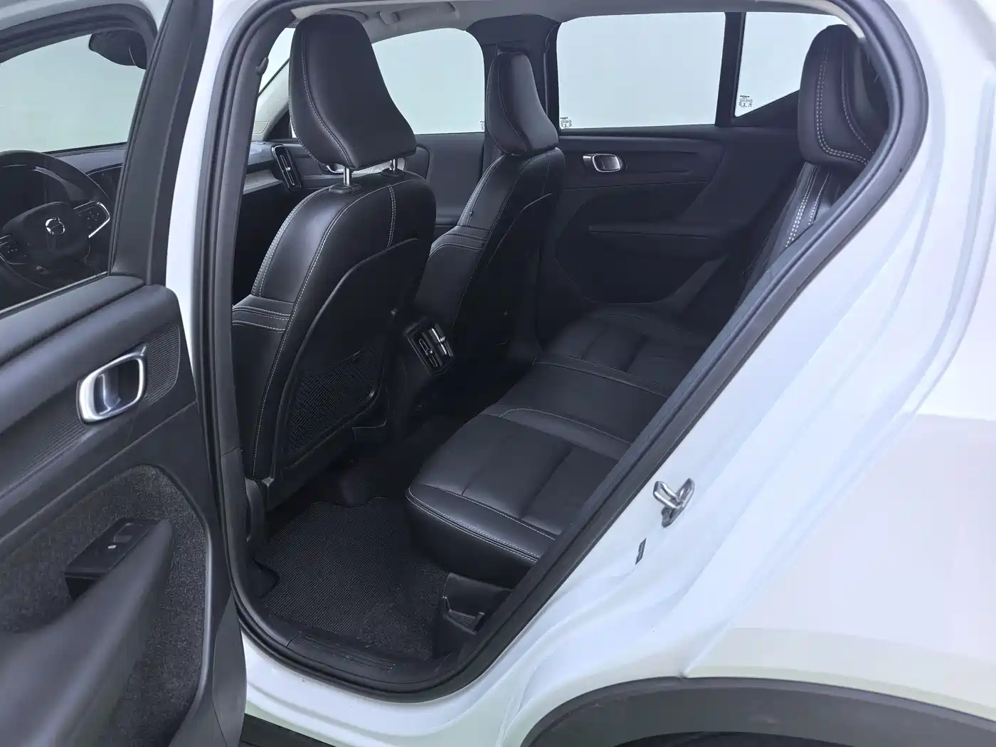 Фото 7 - Volvo XC40