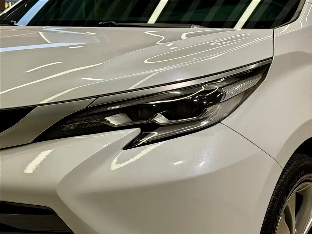 Toyota Sienna 2023 2.5L Hybrid Platinum Edition фото 8