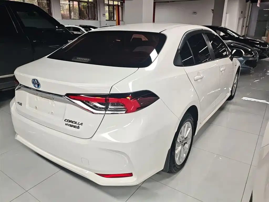Toyota Corolla 2021 Hybrid 1.8L E-CVT Elite Edition фото 7