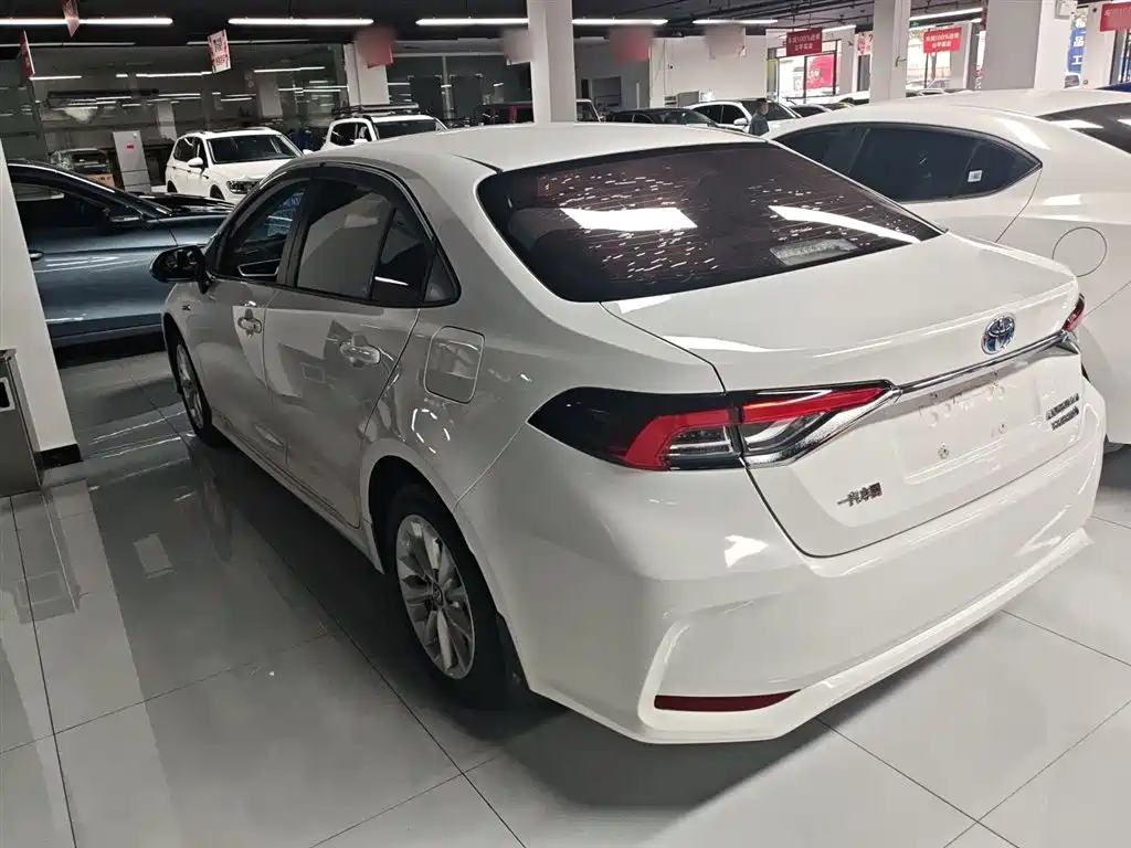 Toyota Corolla 2021 Hybrid 1.8L E-CVT Elite Edition фото 5
