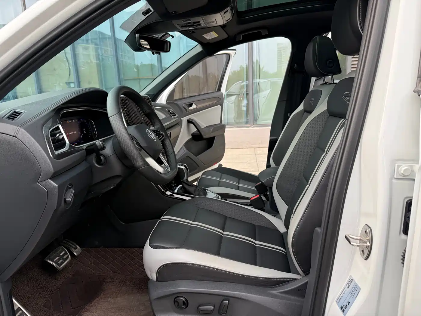 Volkswagen T-ROC 2025 300TSI DSG 2WD Dawn Edition фото 8